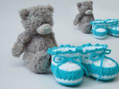 Crochet pattern for booties