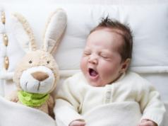 Kako se razvija dvomesečni dojenček?
