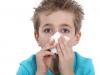 Saline solution for rinsing a child's nose: method of application